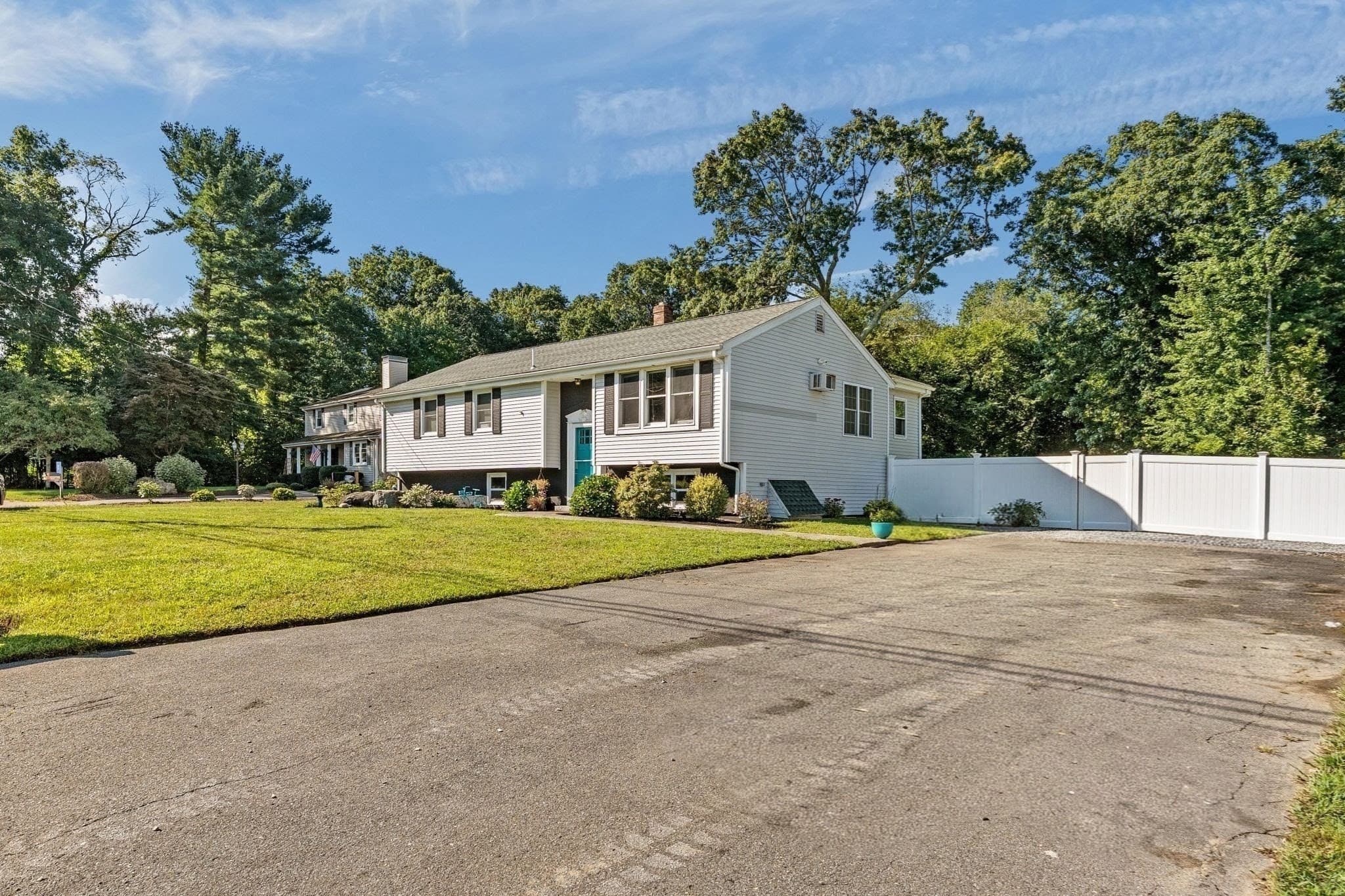 Single Family Residence at 77 Quequechan Rd, Taunton MA 02780, photo 3 of 38
