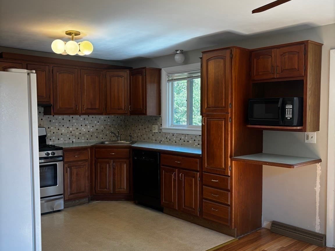 Single Family Residence at 33 Chartley Brook Ln, Attleboro MA 02703, Attleboro, photo 16 of 28
