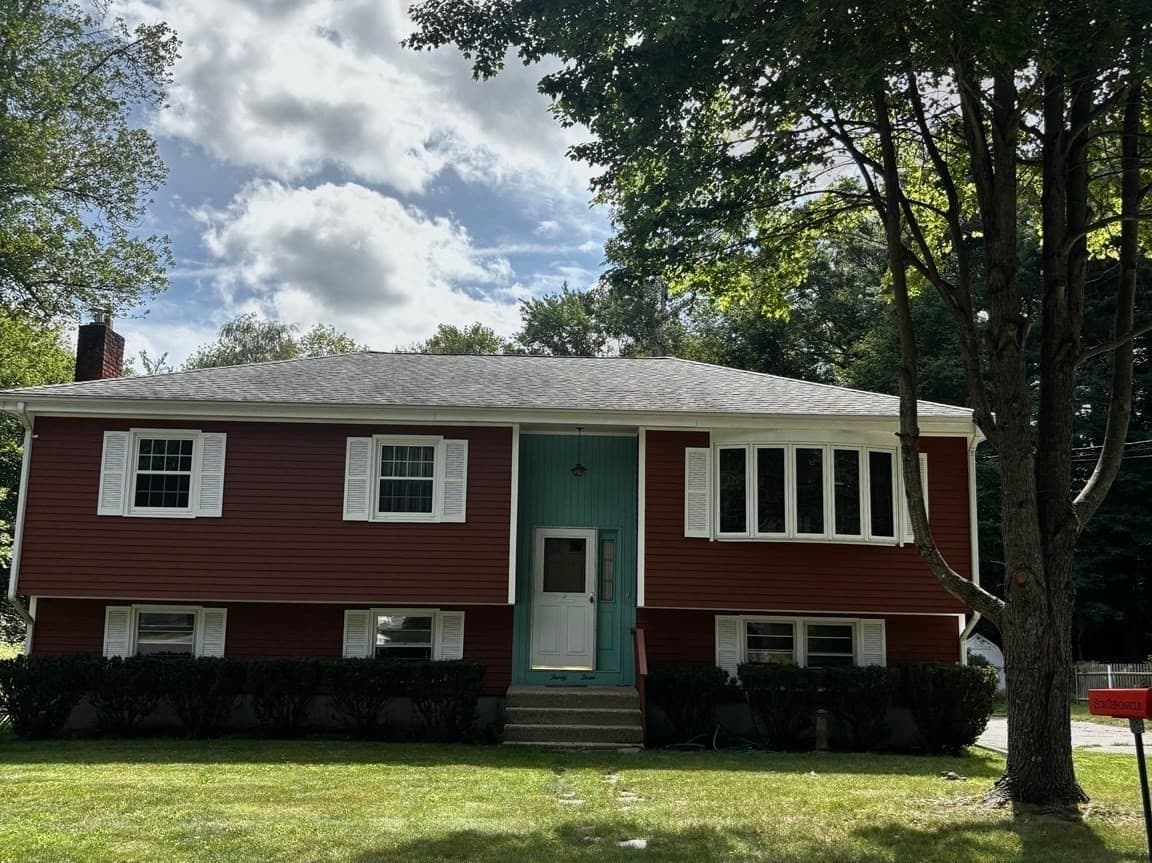 33 Chartley Brook Ln, Attleboro MA 02703