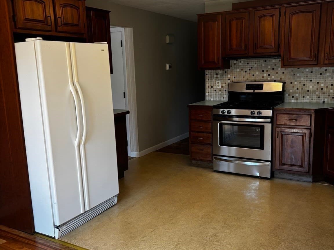 Single Family Residence at 33 Chartley Brook Ln, Attleboro MA 02703, Attleboro, photo 18 of 28