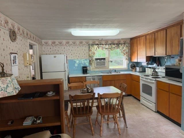 Single Family Residence at 9 Colby Road, Danvers MA 01923, Danvers, photo 7 of 20