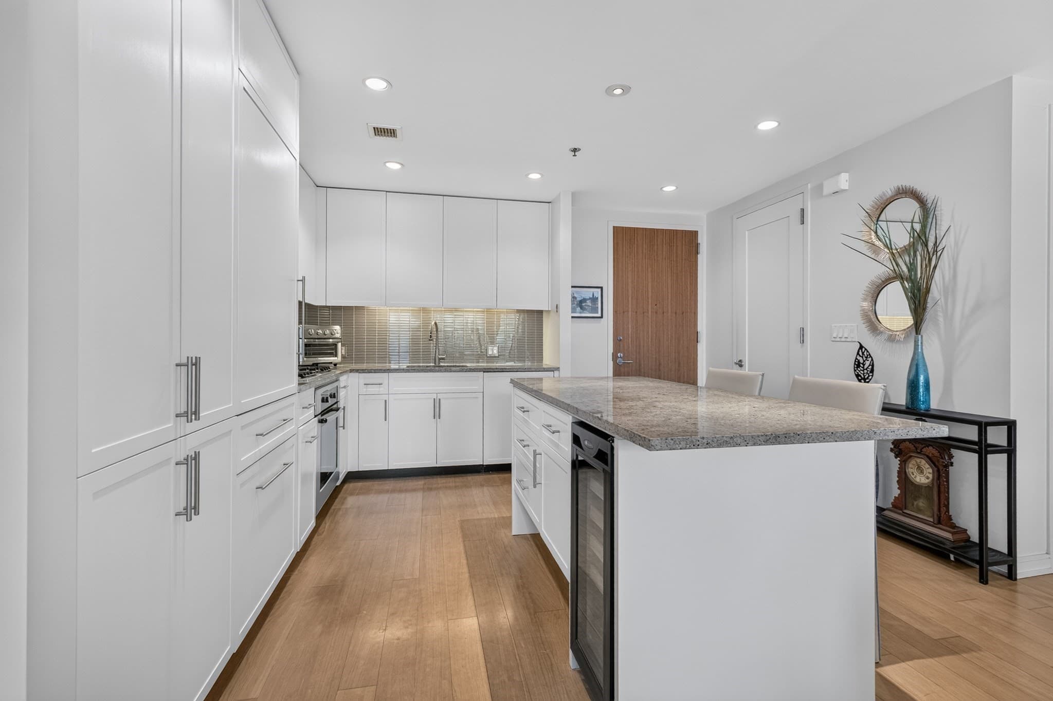 Condominium at 580 Washington St # 1410, Boston MA 02111, photo 4 of 26