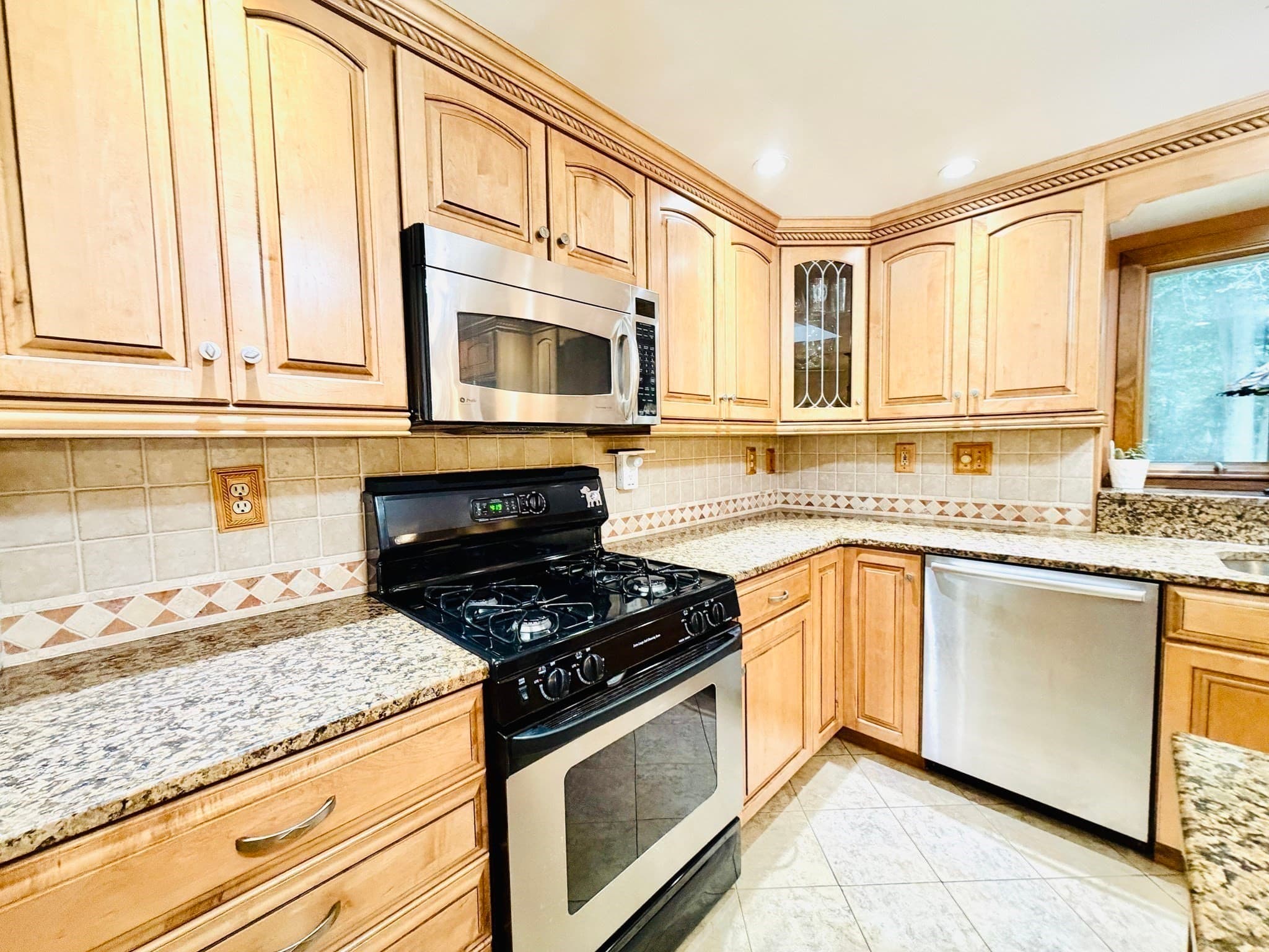Single Family Residence at 133 Cottonwood Ln, Agawam MA 01001, Agawam, photo 12 of 38