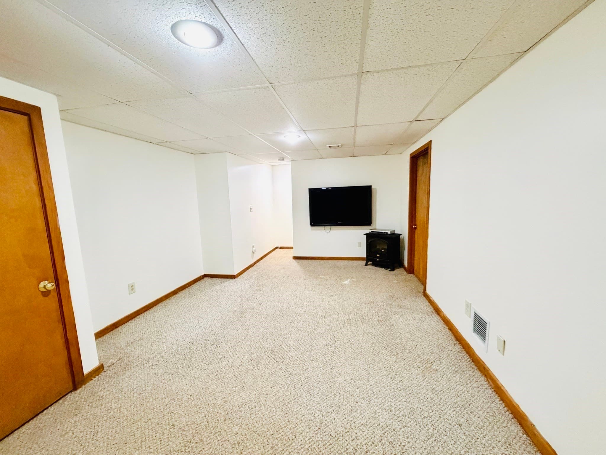 Single Family Residence at 133 Cottonwood Ln, Agawam MA 01001, Agawam, photo 32 of 38
