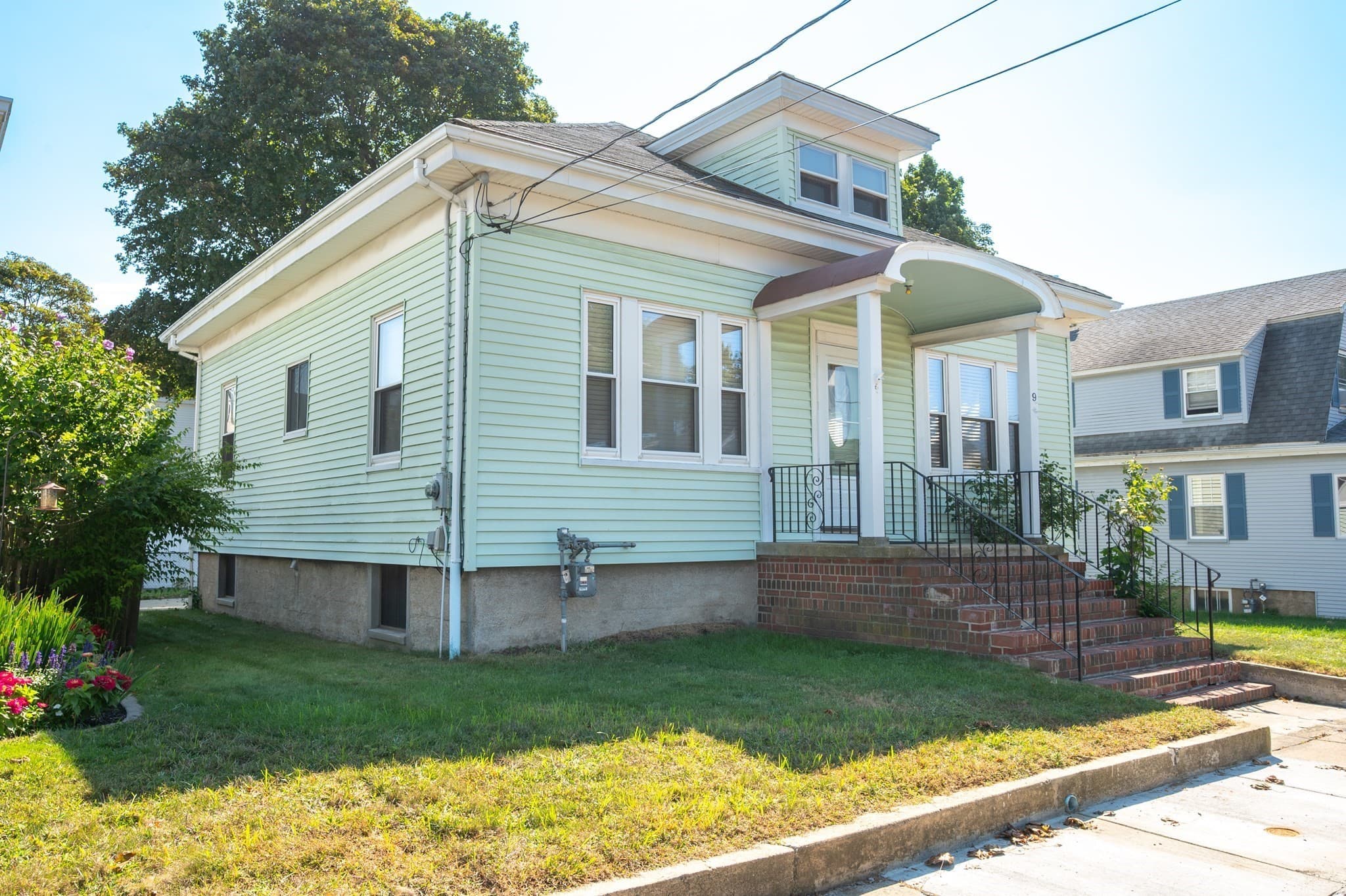 Single Family Residence at 9 Gregg St, Beverly MA 01915, Beverly, photo 4 of 40