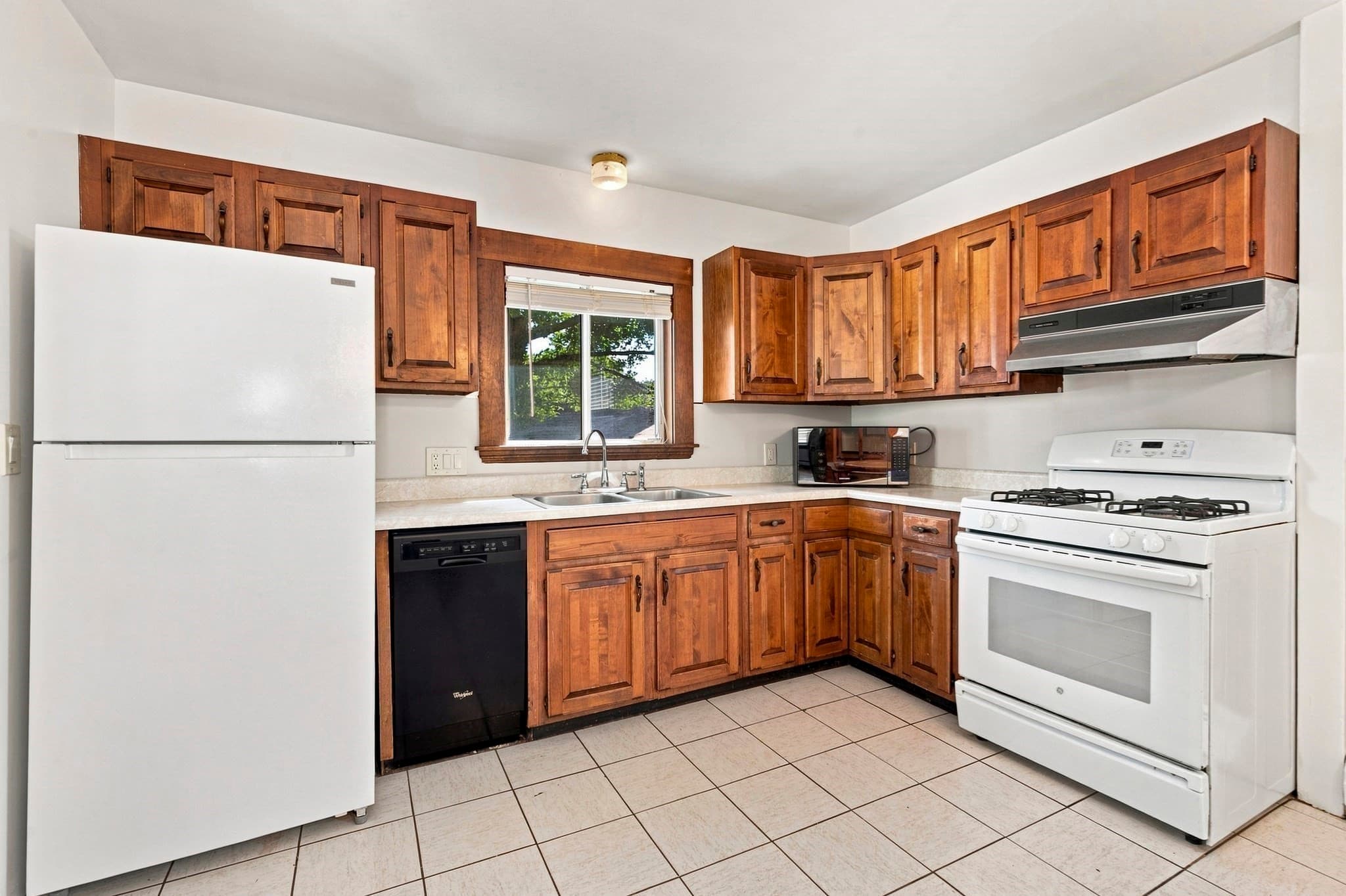 Single Family Residence at 9 Gregg St, Beverly MA 01915, Beverly, photo 25 of 40