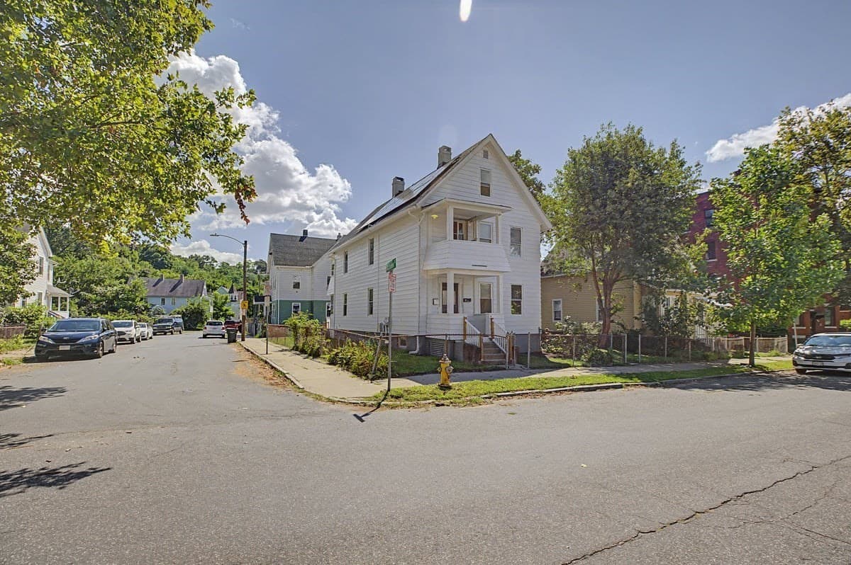 Multi Family at 81 Adams St, Springfield MA 01105, Springfield, photo 4 of 42