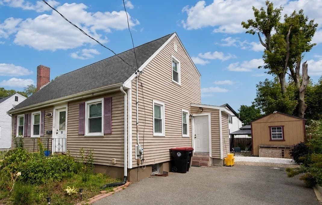 31 Rockwell Ave, Brockton MA 02302