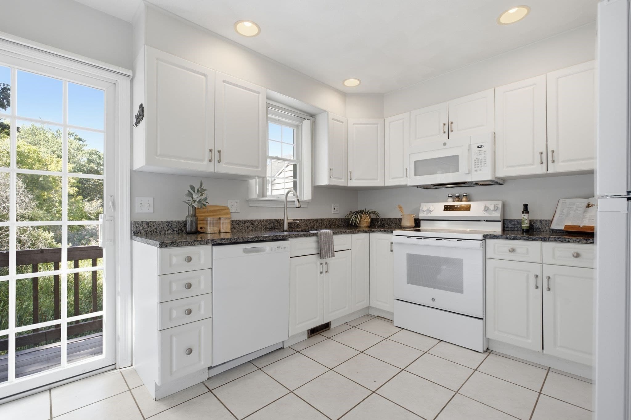 Condominium at 252 Albion St # 24, Wakefield MA 01880, Wakefield, photo 18 of 39