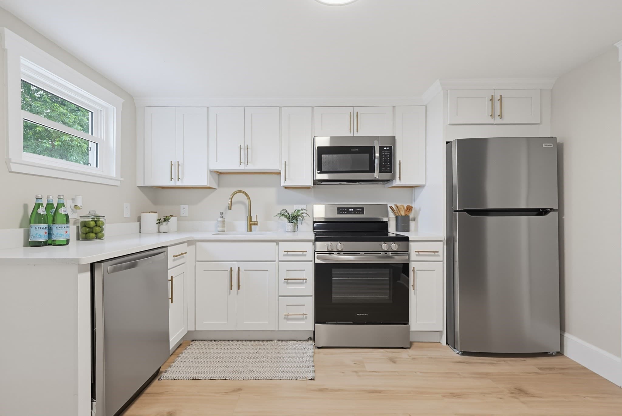 Single Family Residence at 4 Ryan St, Randolph MA 02368, photo 2 of 33