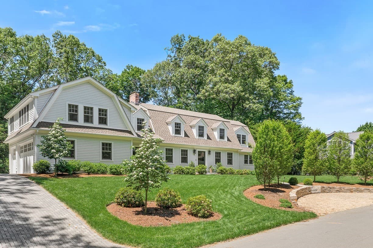 39 Fairbanks Ave, Wellesley MA 02481