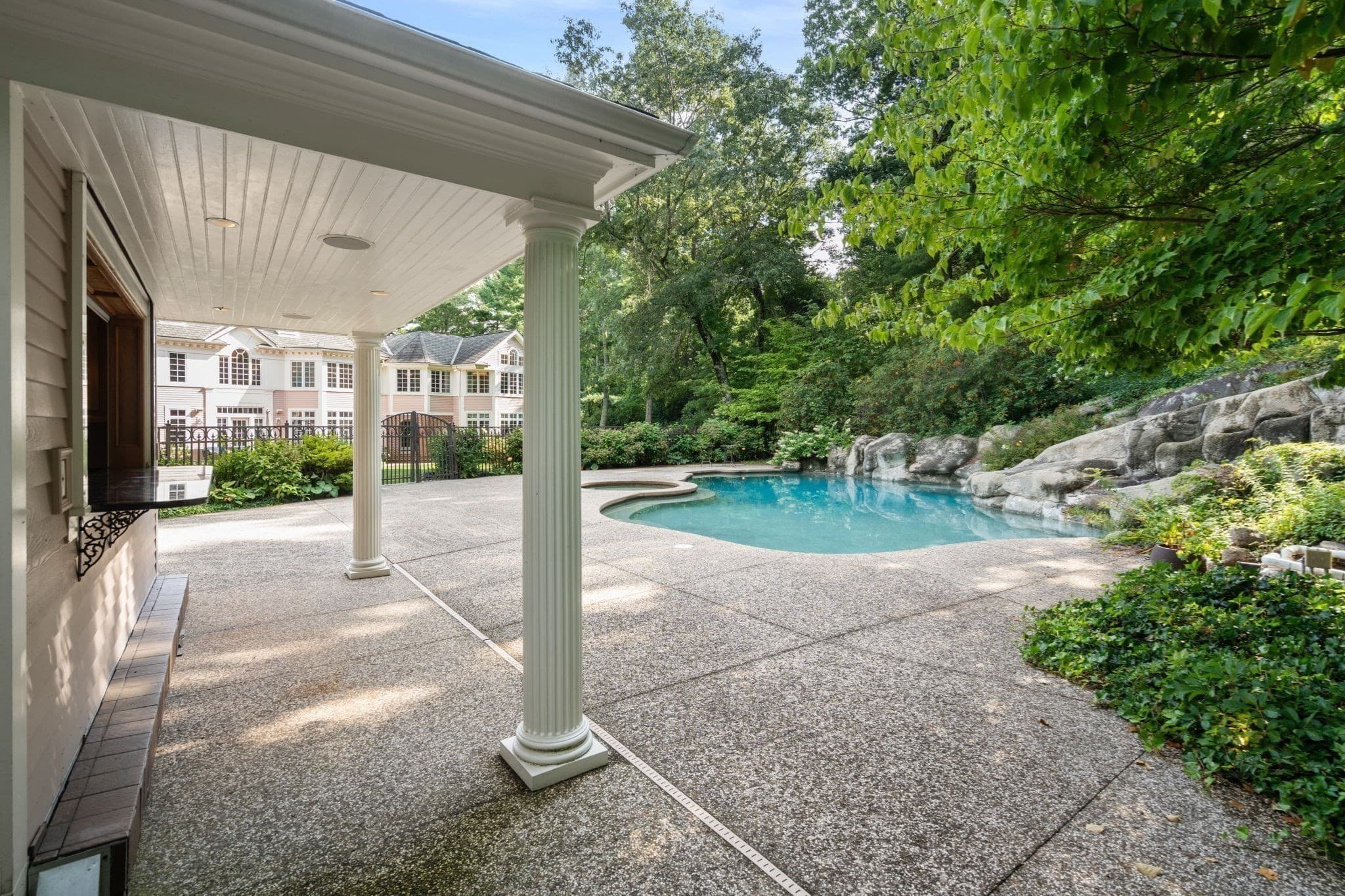 Single Family Residence at 5 Hamlins Crossing, Dover MA 02030, Dover, photo 10 of 37
