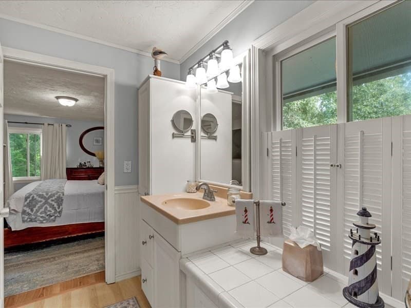 Single Family Residence at 21 Woodvale Ave, Plymouth MA 02360, photo 17 of 42