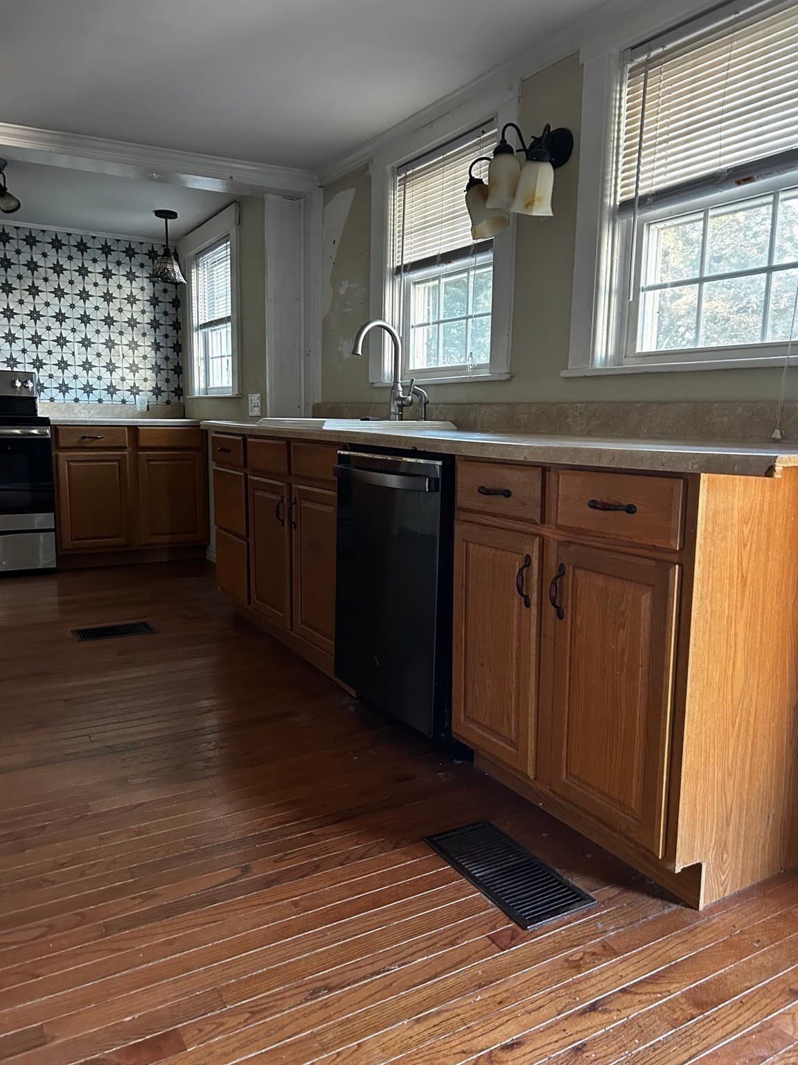 Single Family Residence at 201 Union Street, Gardner MA 01440, Gardner, photo 11 of 35