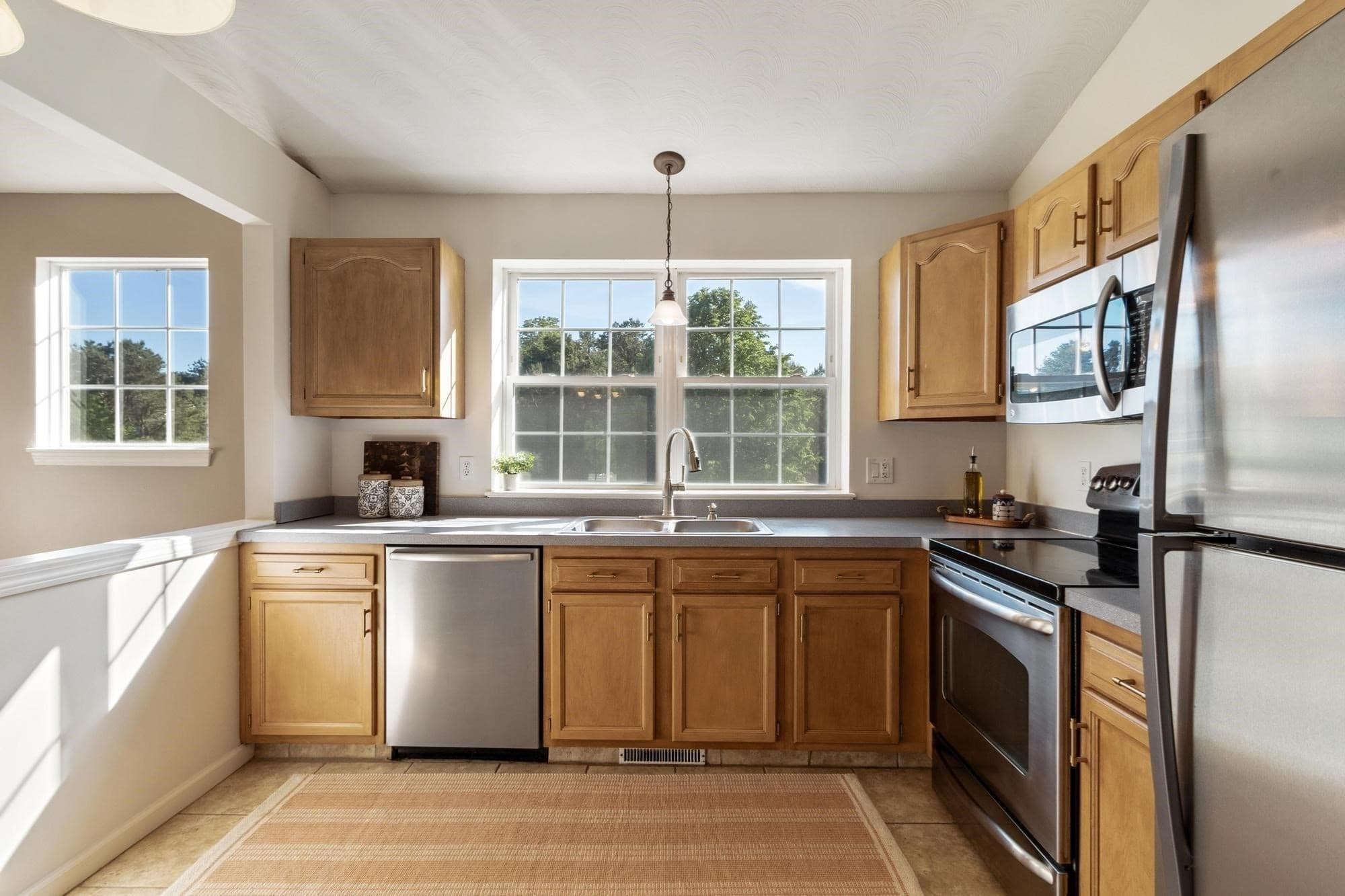 Single Family Residence at 131 Nathan Ln, Plymouth MA 02360, photo 6 of 39
