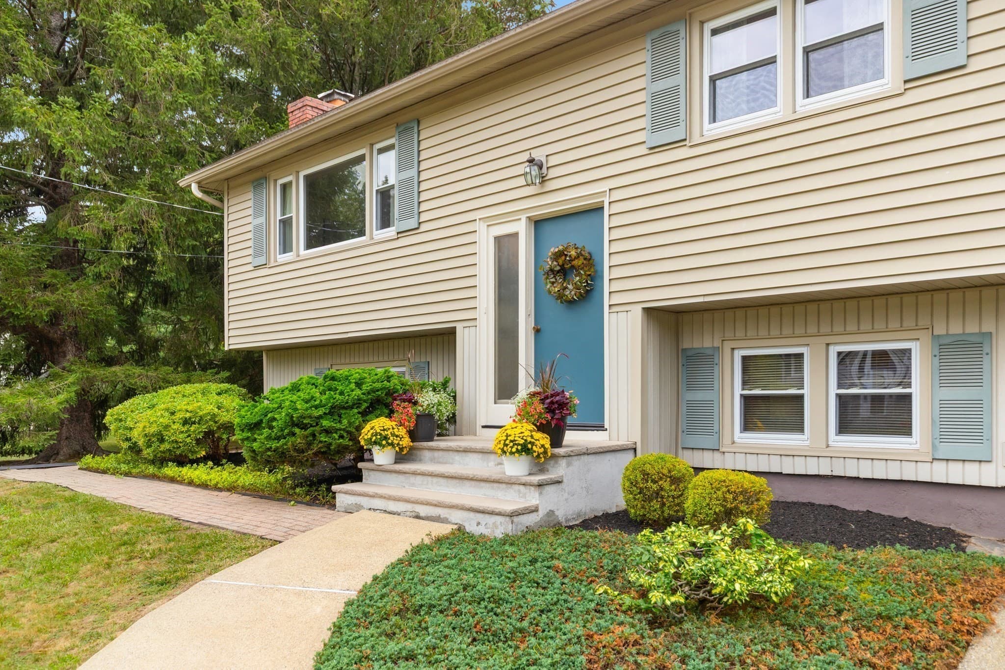 Single Family Residence at 5 Jackson Ave, Peabody MA 01960, Peabody, photo 2 of 36