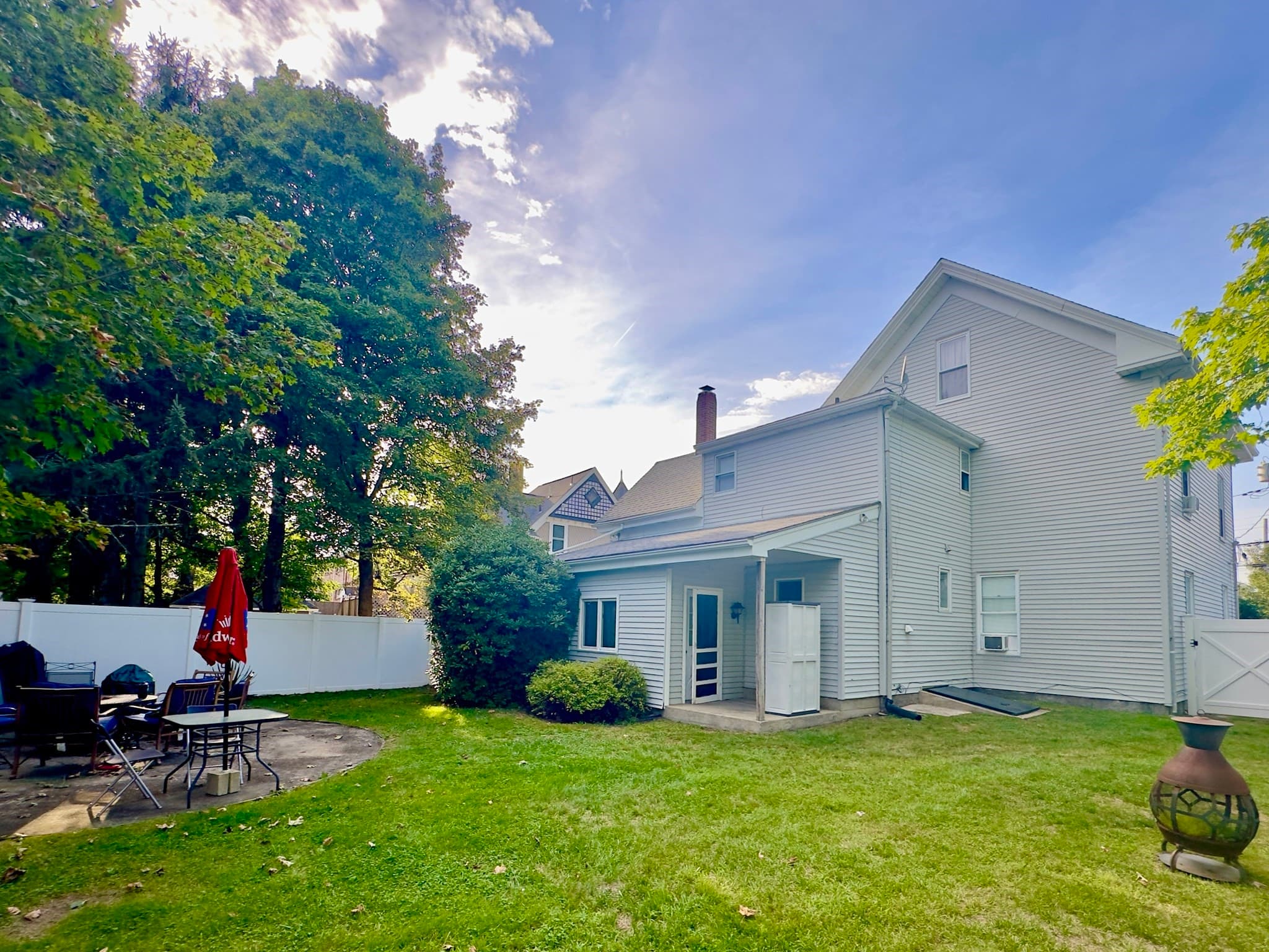 Multi Family at 39 School St, Rockland MA 02370, Rockland, photo 4 of 35