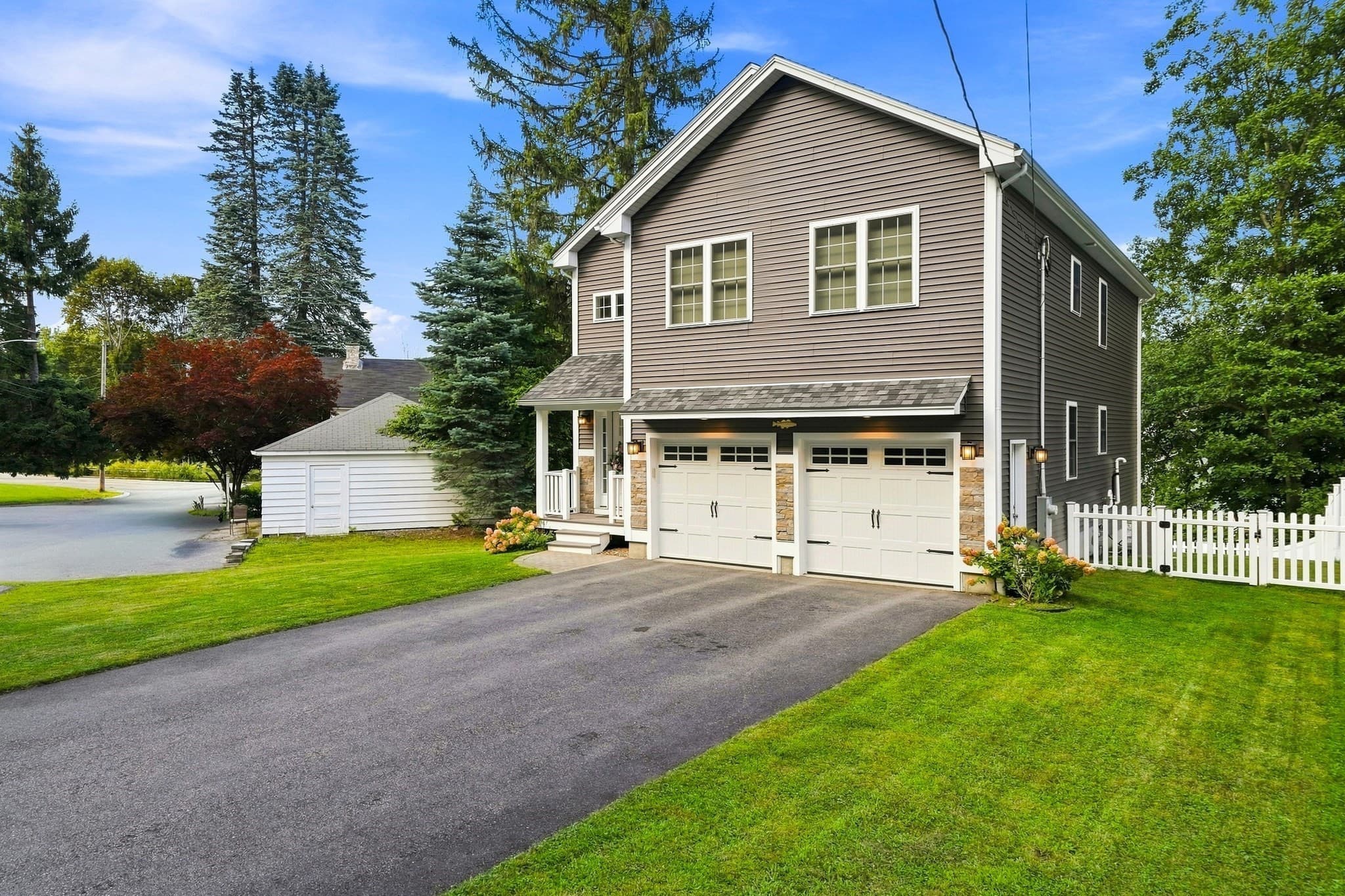 Single Family Residence at 3 Andy Rd, Worcester MA 01602, Worcester, photo 2 of 42