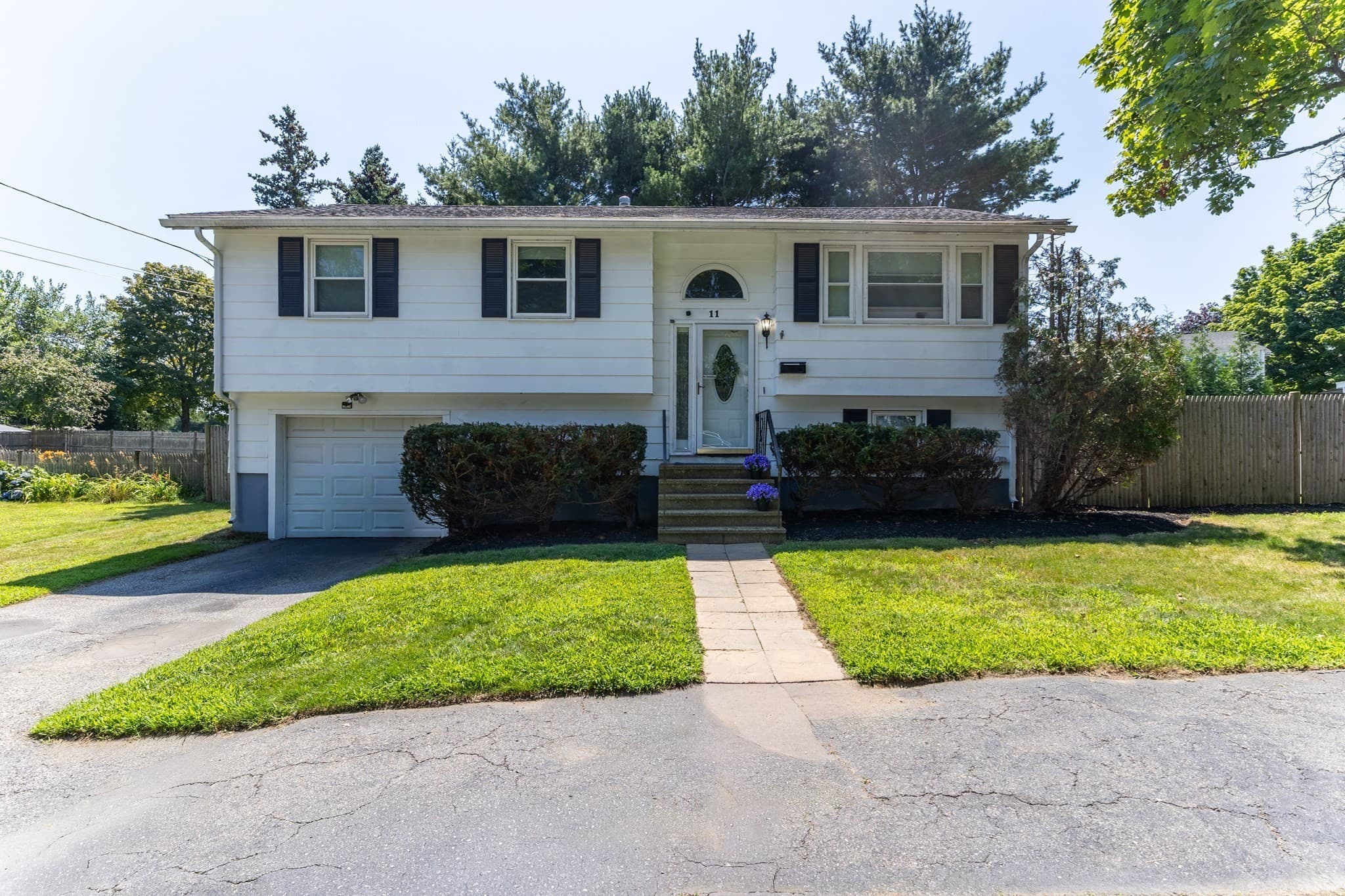 11 Hartford St, Salem MA 01970