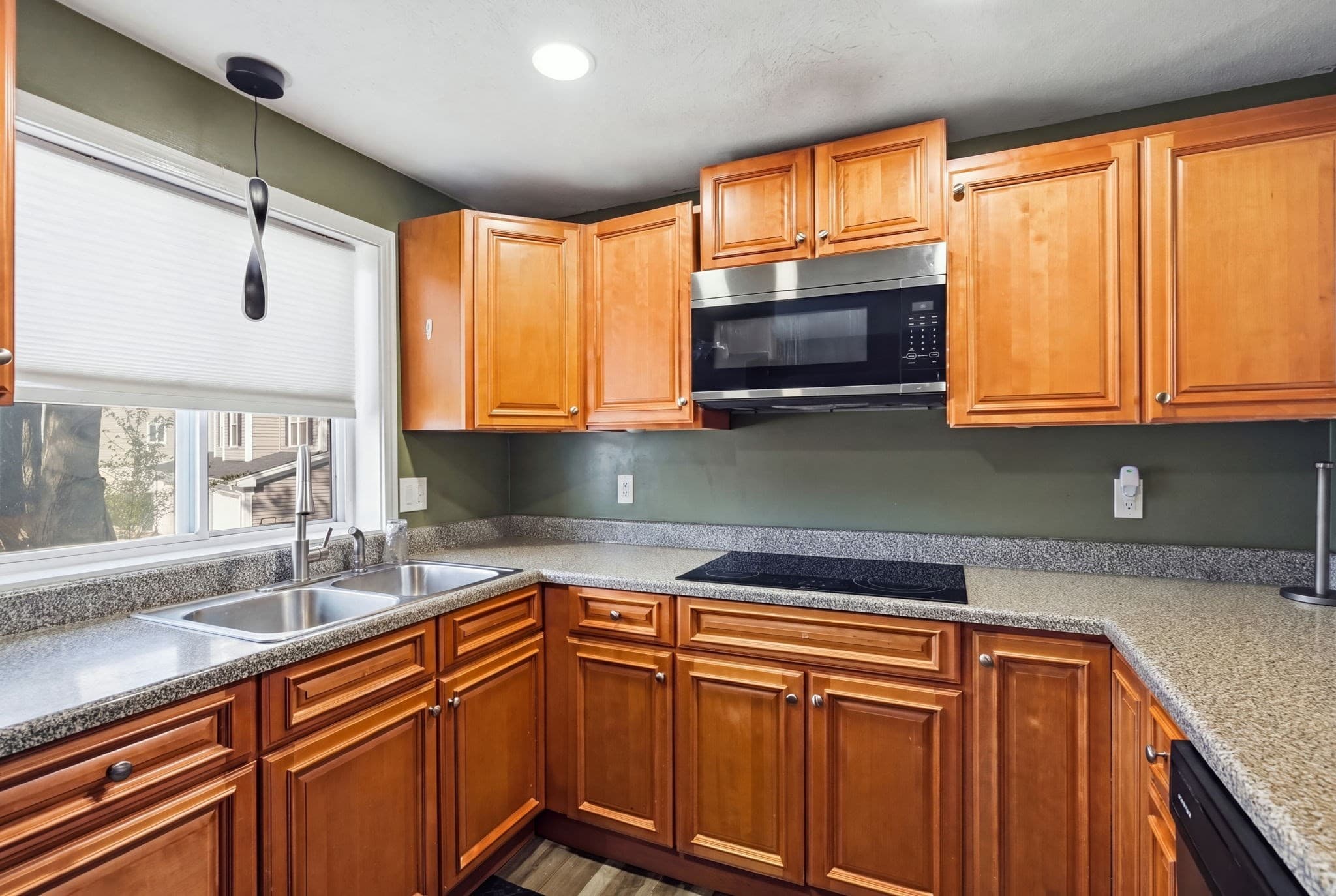 Condominium at 47 Lawn St # 47, Attleboro MA 02703, Attleboro, photo 11 of 40