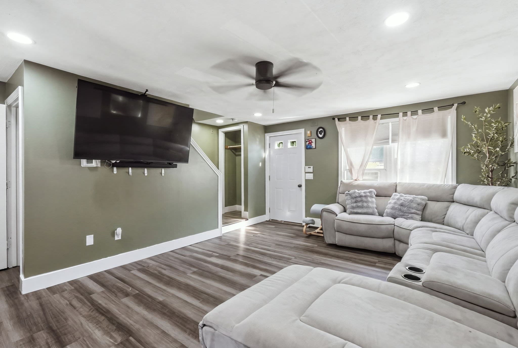 Condominium at 47 Lawn St # 47, Attleboro MA 02703, Attleboro, photo 8 of 40