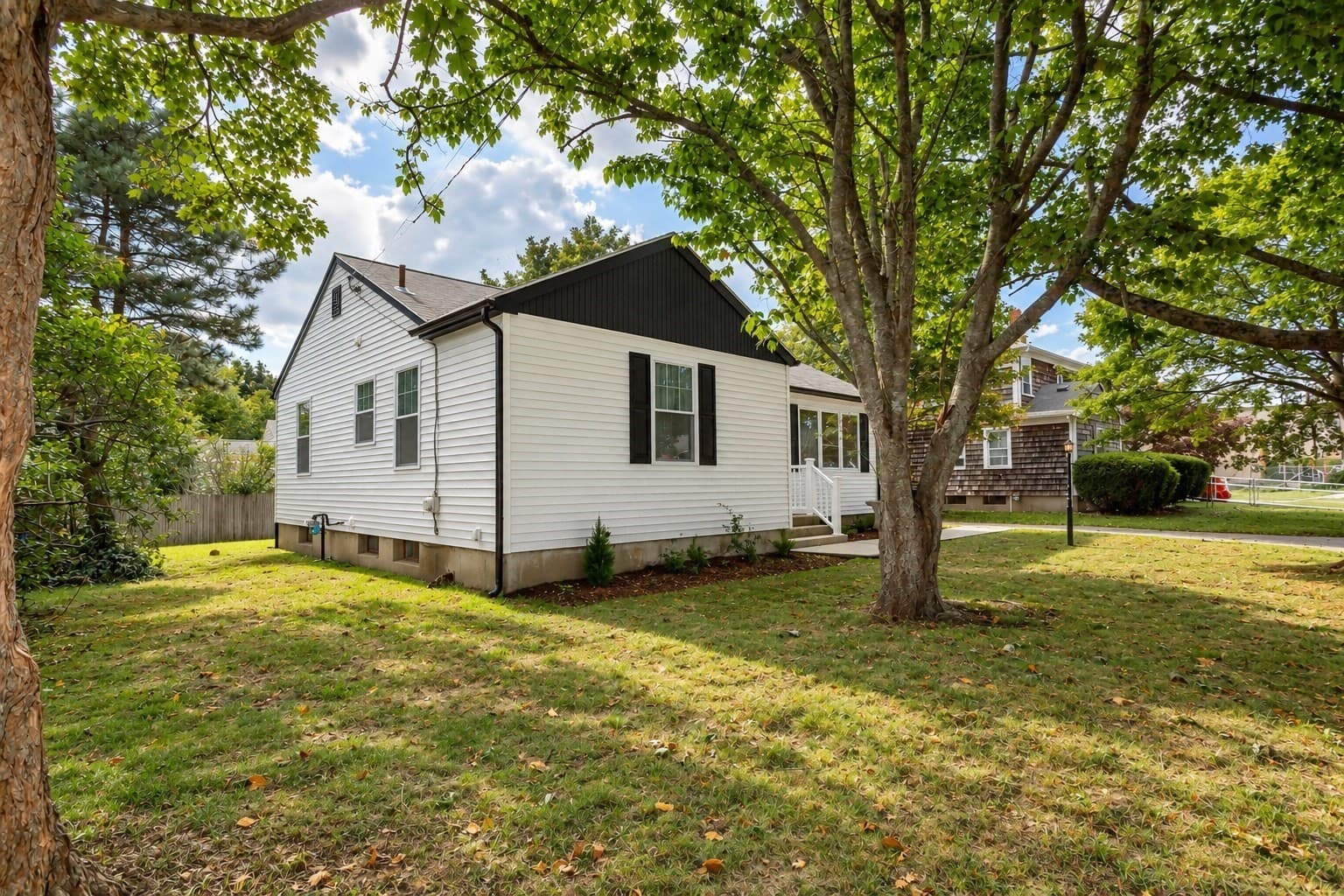 Single Family Residence at 279 Caroline St, New Bedford MA 02740, New Bedford, photo 3 of 27