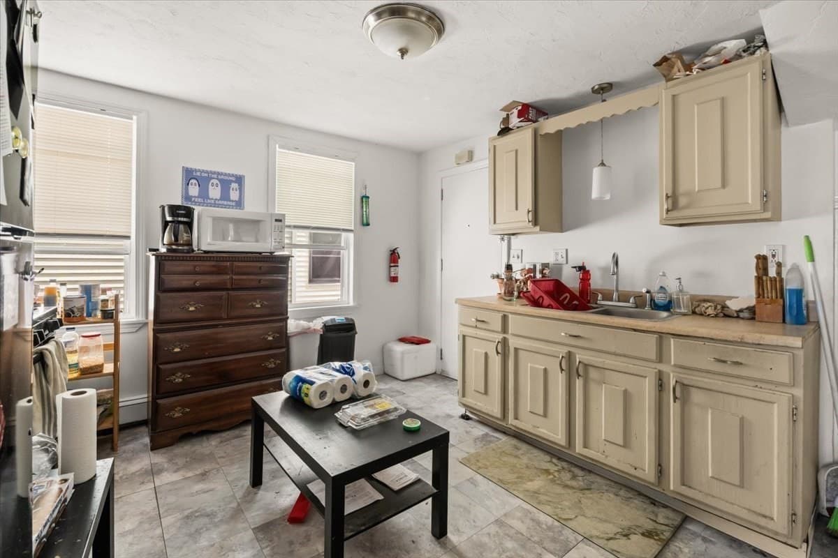3 Family at 64 Oak St, Taunton MA 02780, Taunton, photo 9 of 36