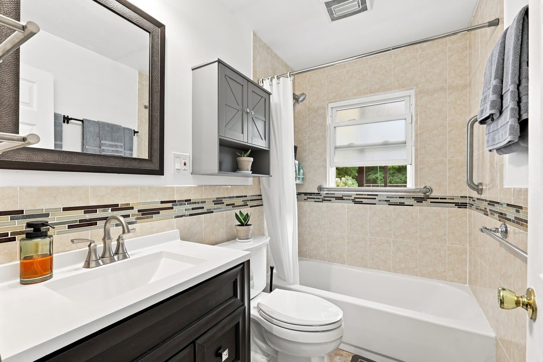 Single Family Residence at 186 Andover St, North Andover MA 01845, North Andover, photo 19 of 42