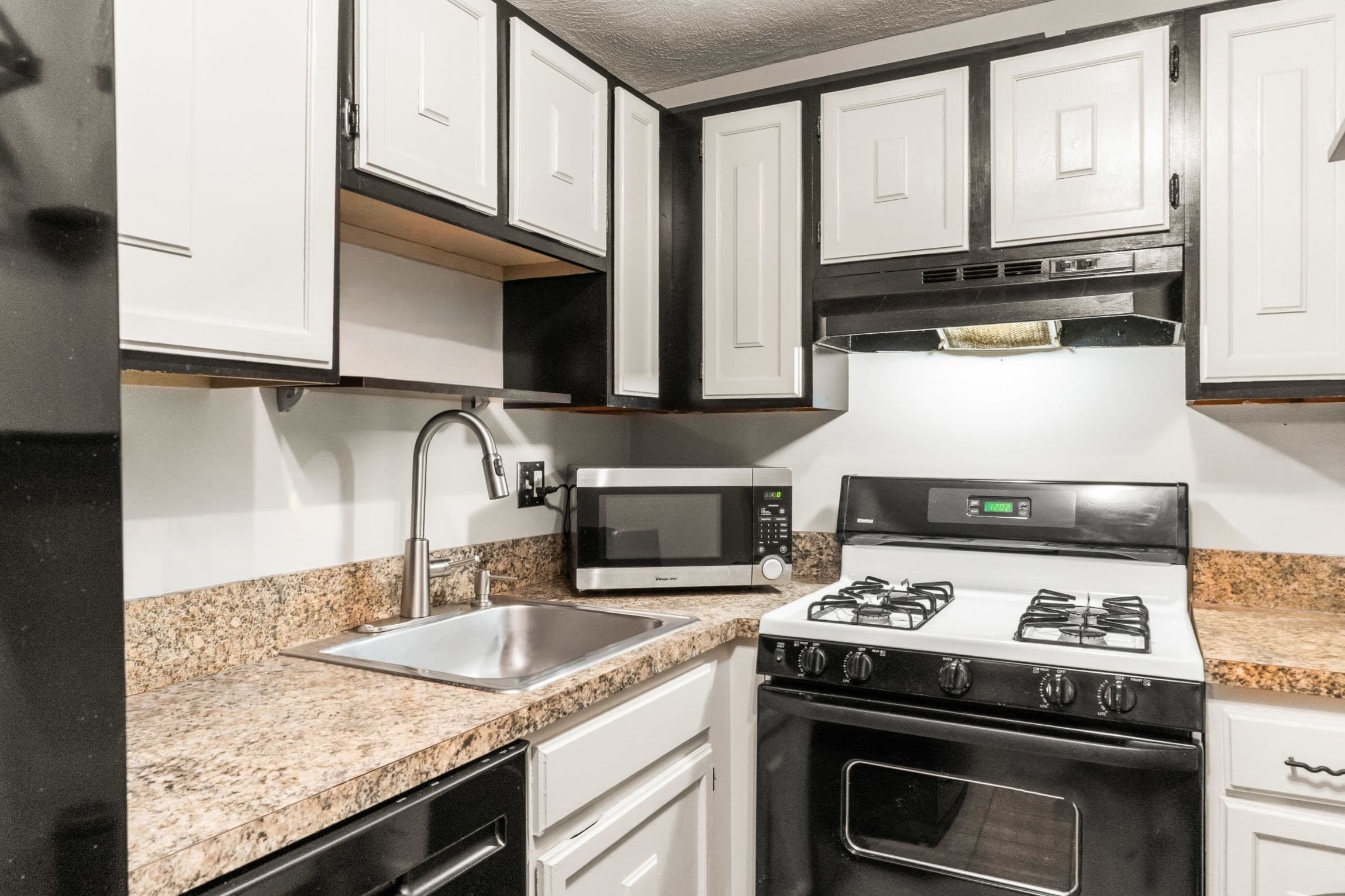 Condominium at 10 Karen Cir # 14, Billerica MA 01821, Billerica, photo 12 of 22