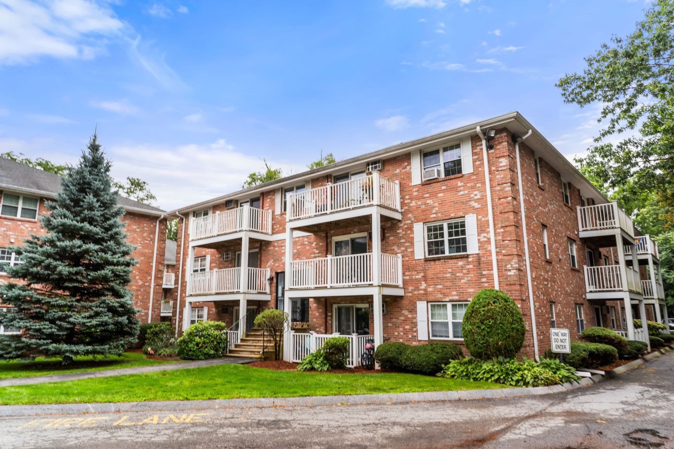 10 Karen Cir # 14, Billerica MA 01821