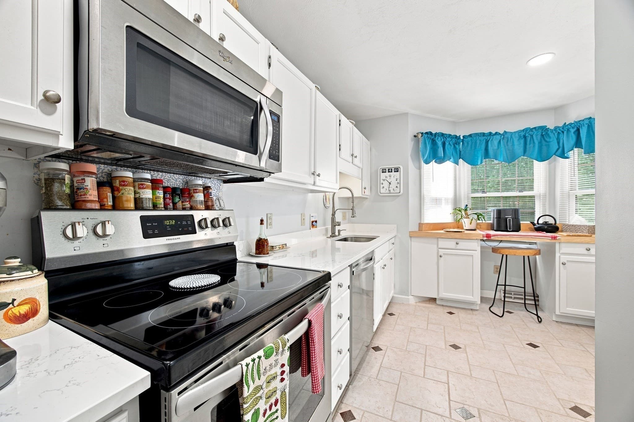 Condominium at 41 Stallbrook Rd # 41, Milford MA 01757, Milford, photo 11 of 40