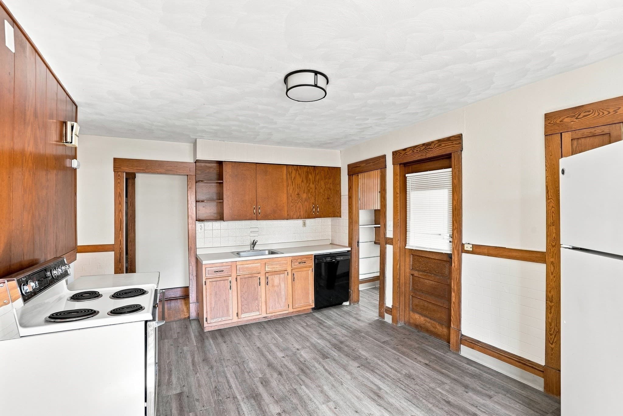 3 Family at 39 Bell St, Chicopee MA 01013, Chicopee, photo 5 of 38