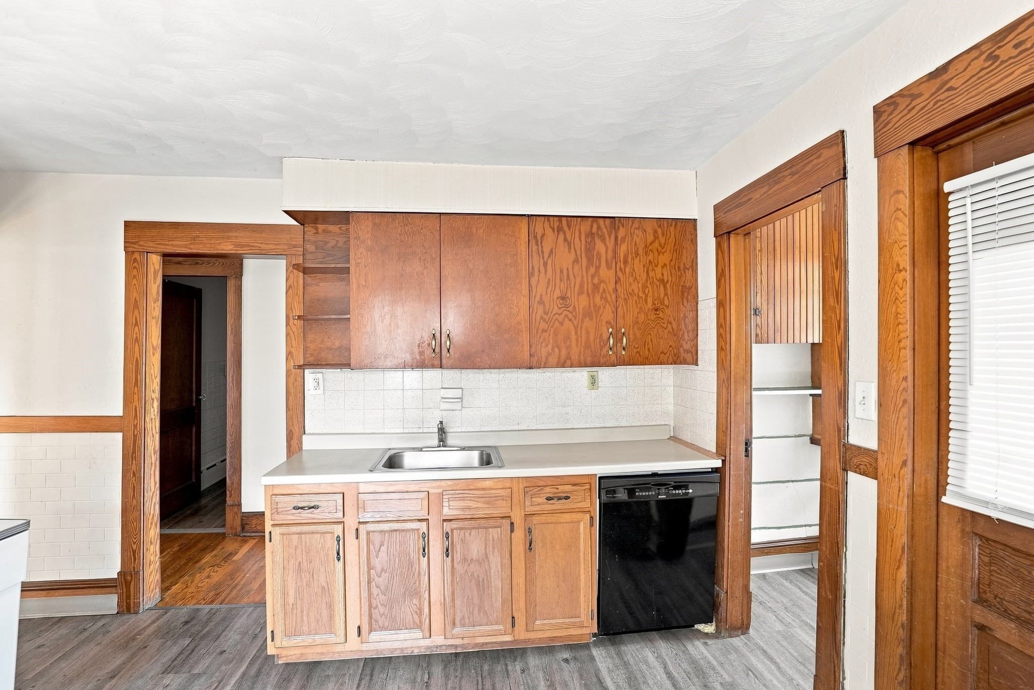 3 Family at 39 Bell St, Chicopee MA 01013, Chicopee, photo 8 of 38