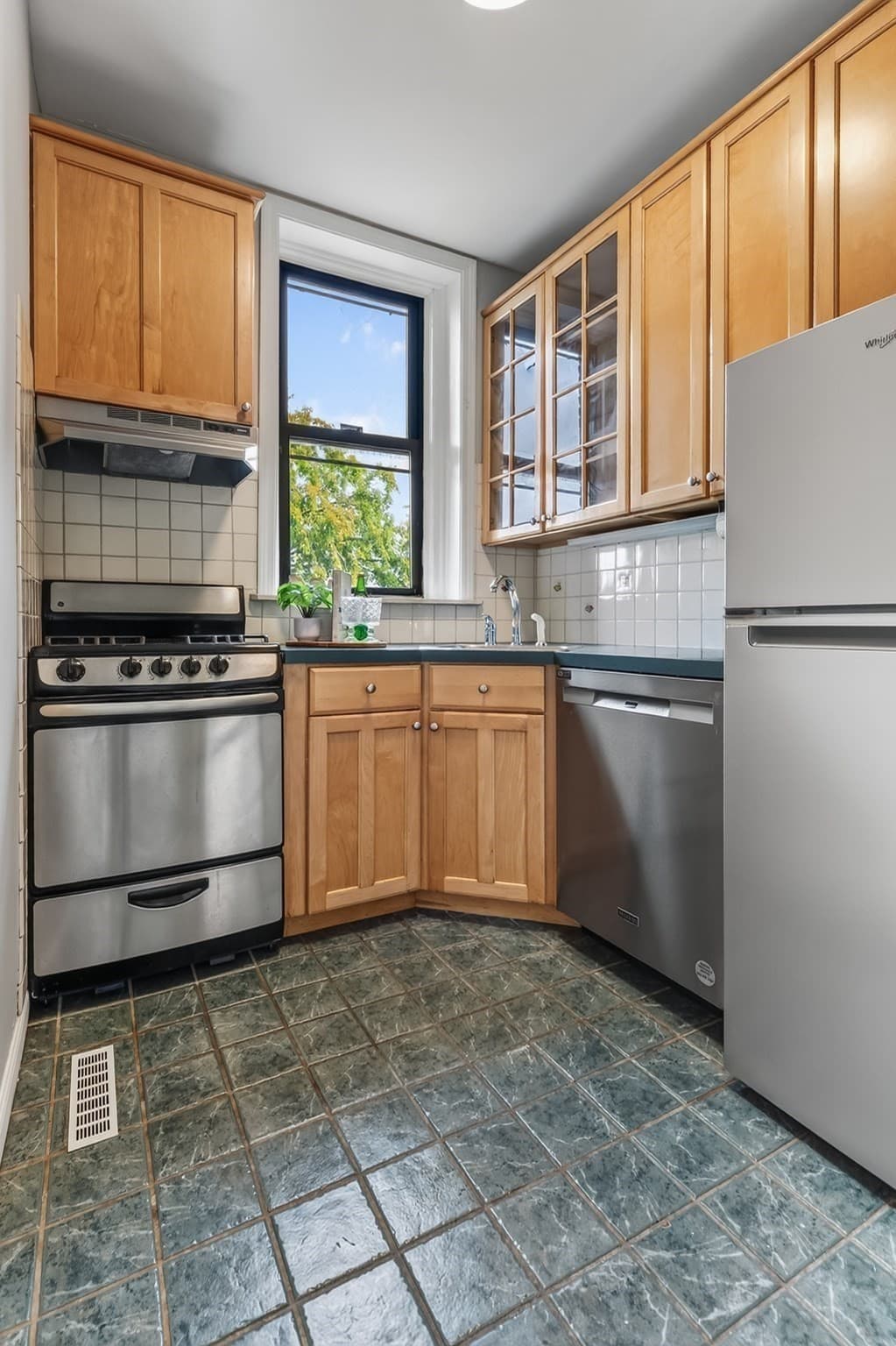 Condominium at 33 Bay State Rd # 2, Boston MA 02215, photo 10 of 33