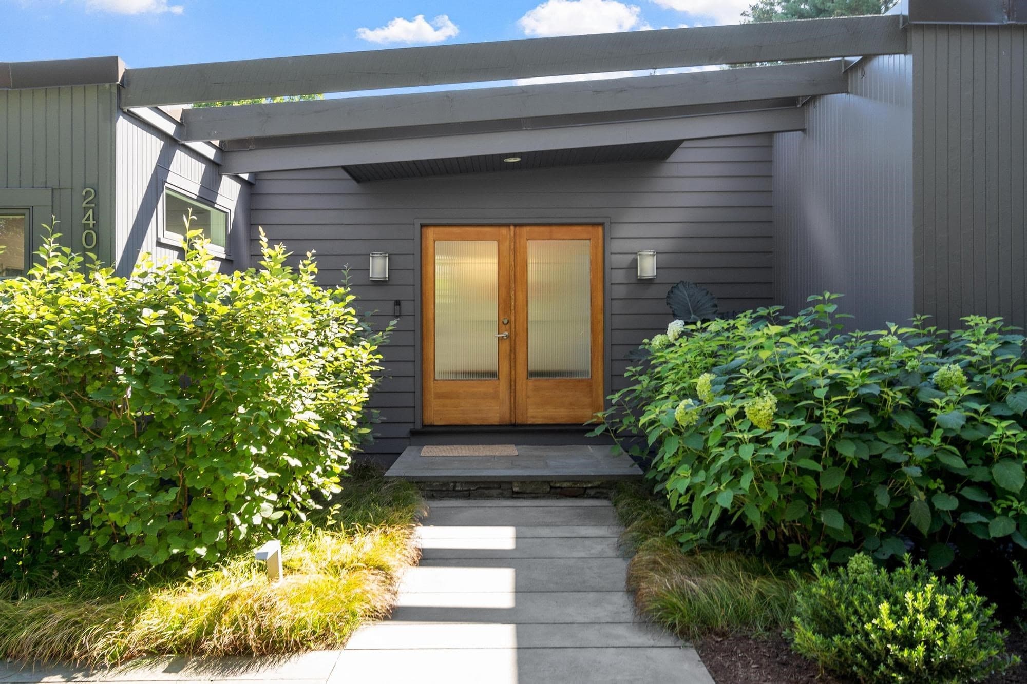 Single Family Residence at 240 Concord Rd, Lincoln MA 01773, Lincoln, photo 3 of 42