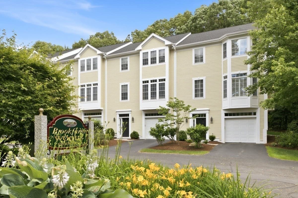 Condominium at 923 Lagrange St # 923, Boston MA 02132, Boston, photo 35 of 42