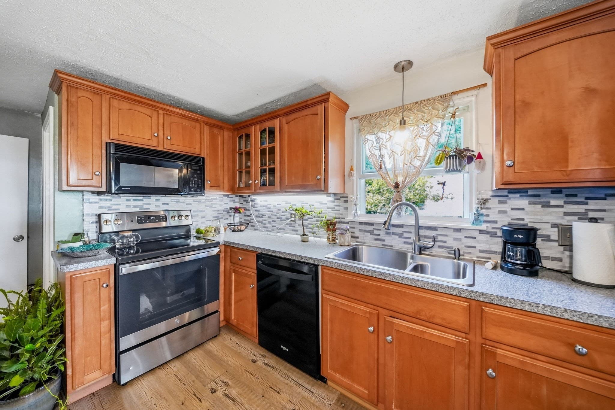 Condominium at 440 Caswell St # B, Taunton MA 02718, Taunton, photo 12 of 42