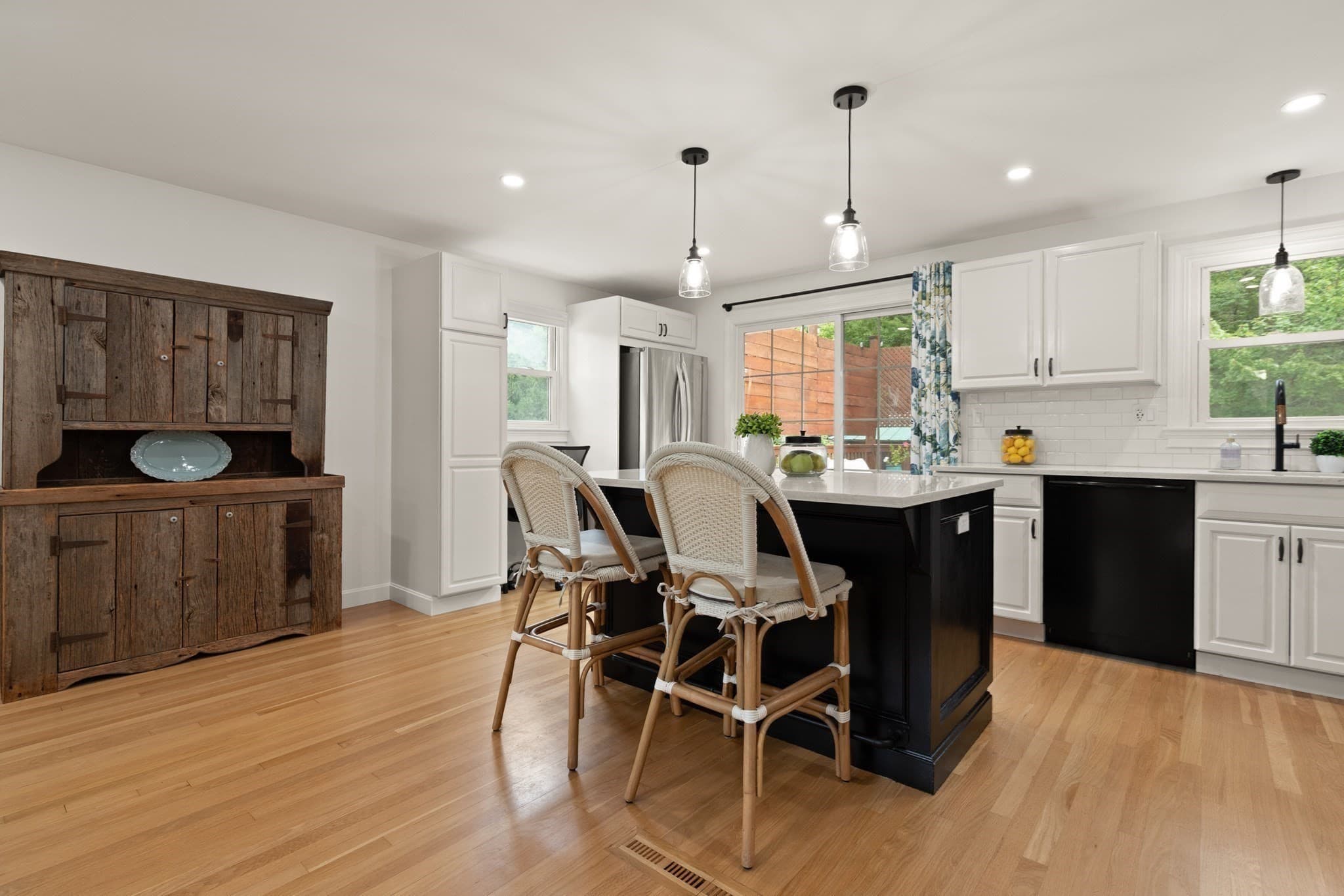 Single Family Residence at 24 Sleigh Rd, Chelmsford MA 01824, photo 10 of 40