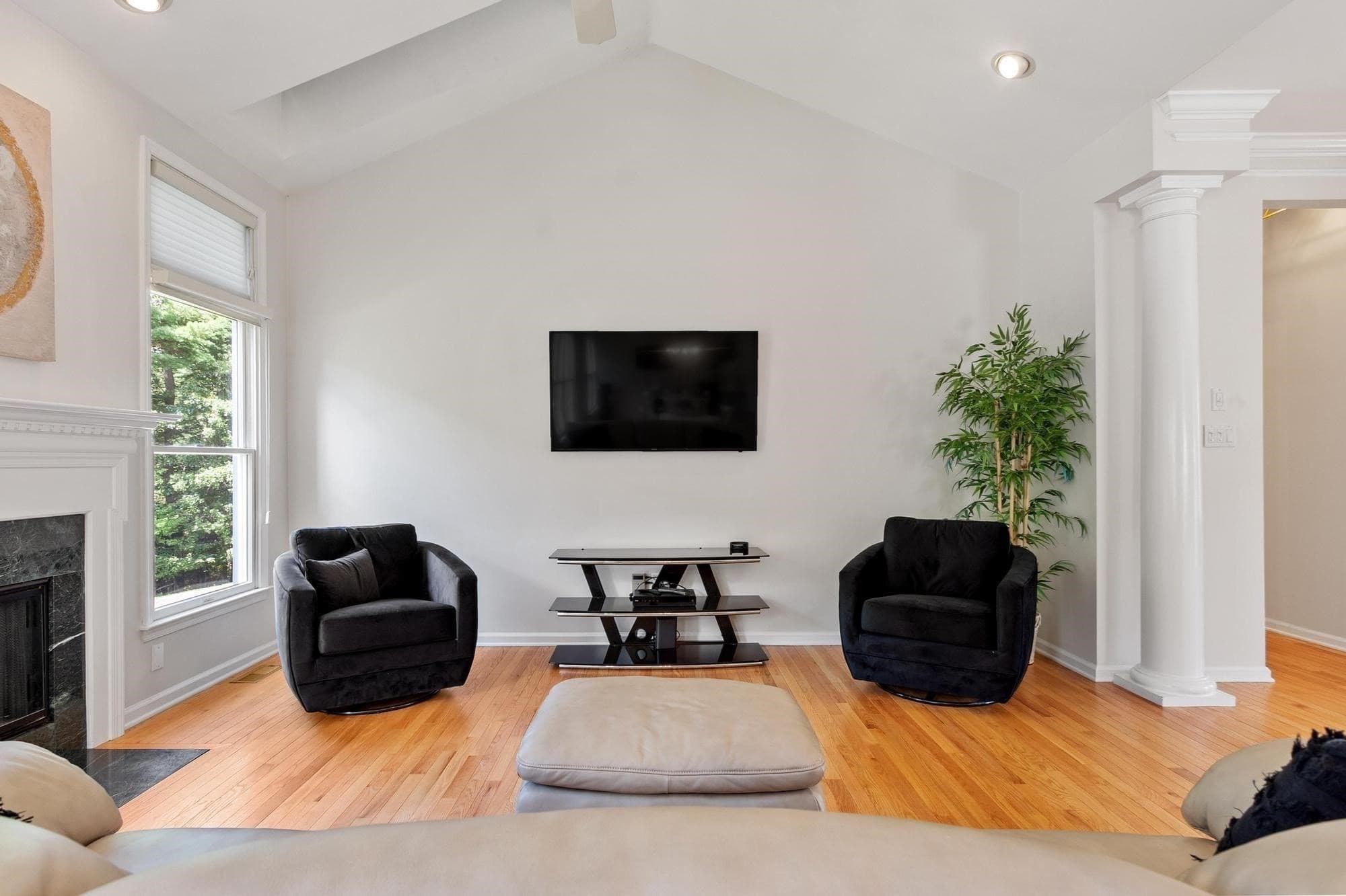 Condominium at 2 Nelson Cir # 2, Bedford MA 01730, Bedford, photo 6 of 37