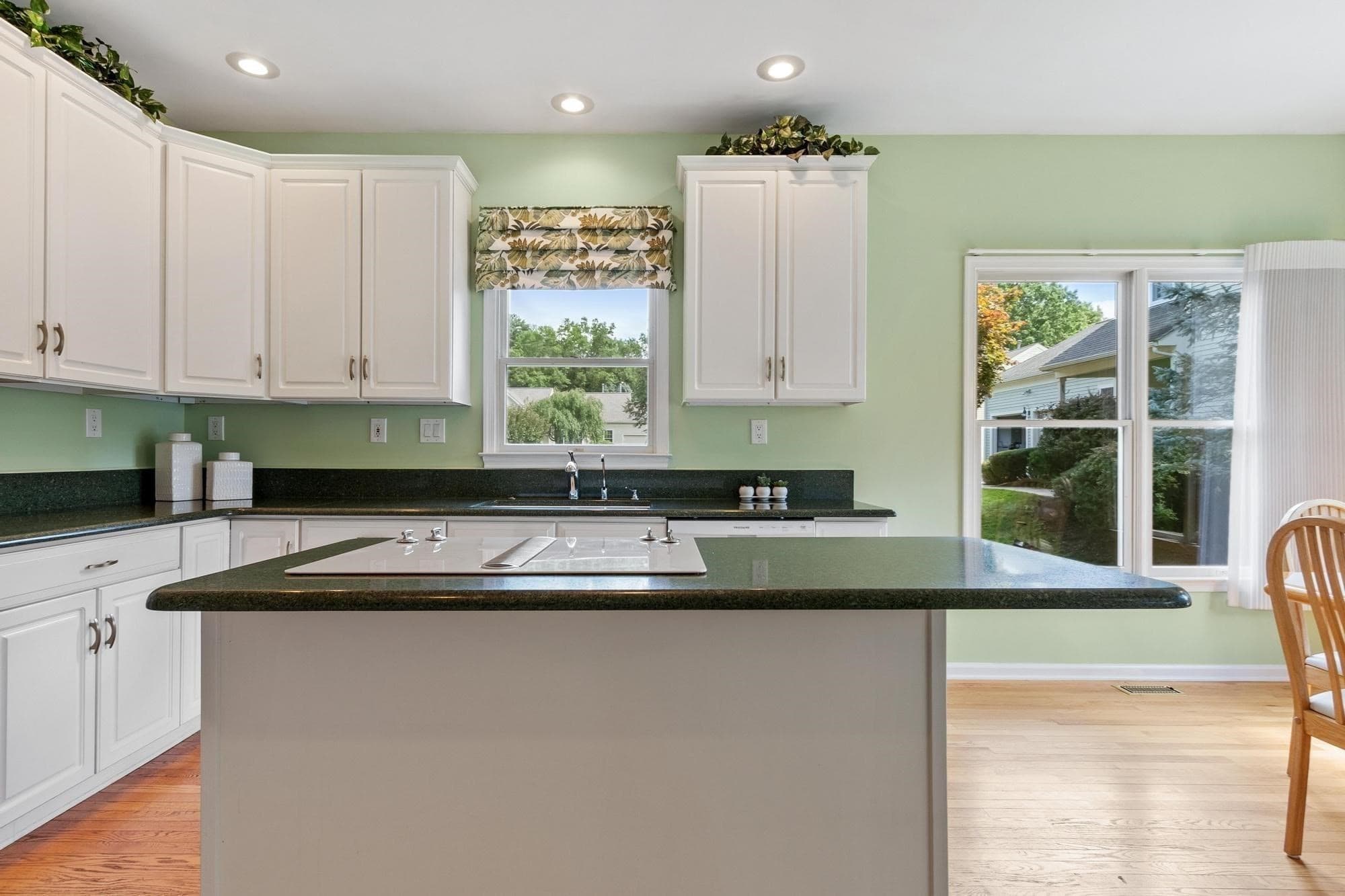 Condominium at 2 Nelson Cir # 2, Bedford MA 01730, Bedford, photo 14 of 37
