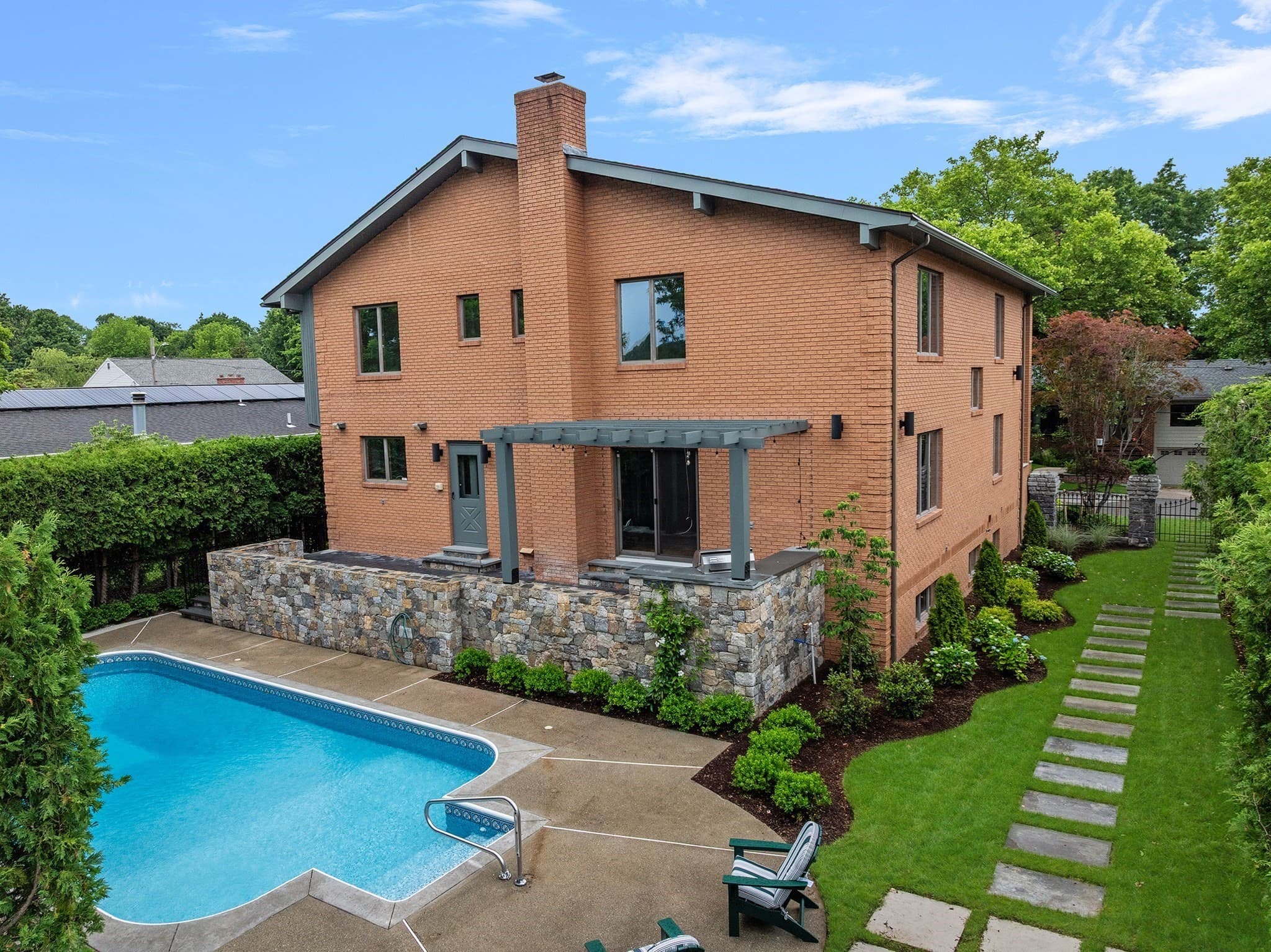 Single Family Residence at 14 Maxcy Dr, Providence RI 02906, Providence, photo 4 of 39