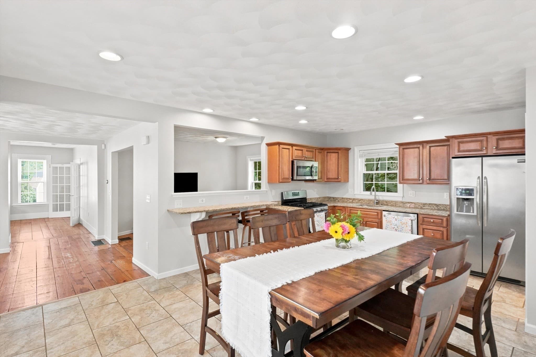 Single Family Residence at 998 Boston Rd, Haverhill MA 01835, Haverhill, photo 9 of 42