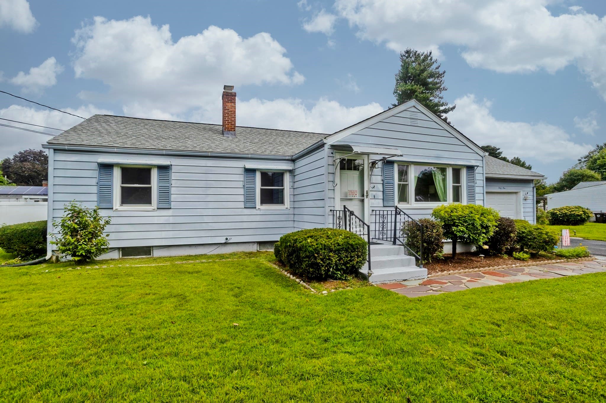 41 Dartmouth St, Agawam MA 01001