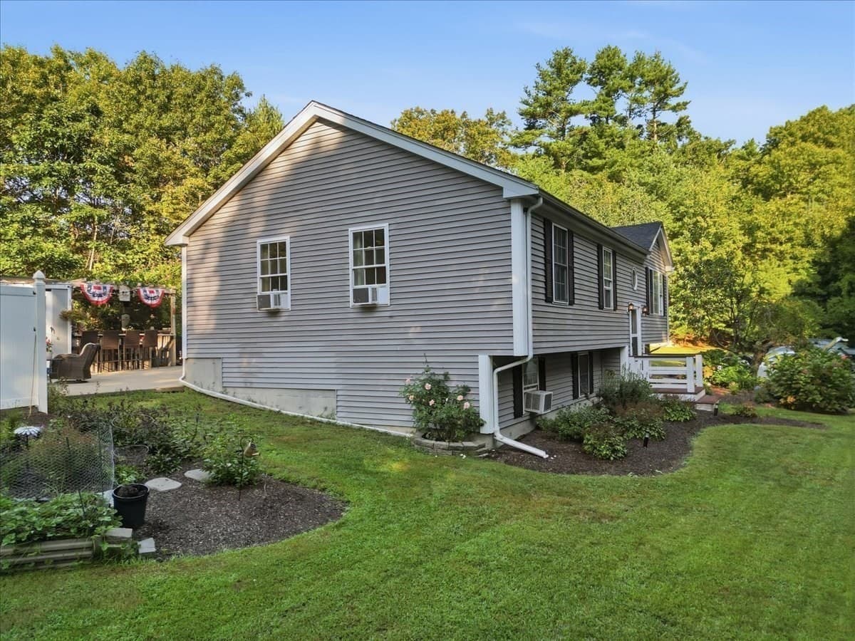 Single Family Residence at 15 Old Center St, Middleboro MA 02346, Middleboro, photo 2 of 42