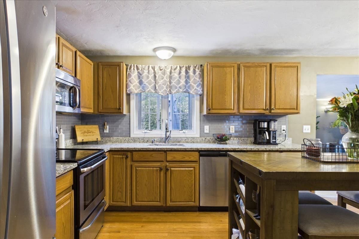 Single Family Residence at 15 Old Center St, Middleboro MA 02346, Middleboro, photo 7 of 42