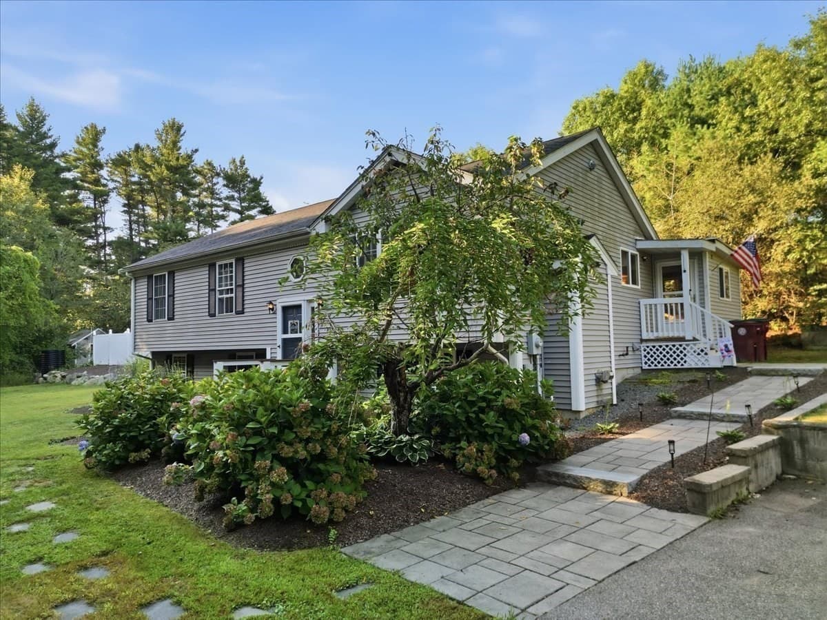 Single Family Residence at 15 Old Center St, Middleboro MA 02346, Middleboro, photo 3 of 42