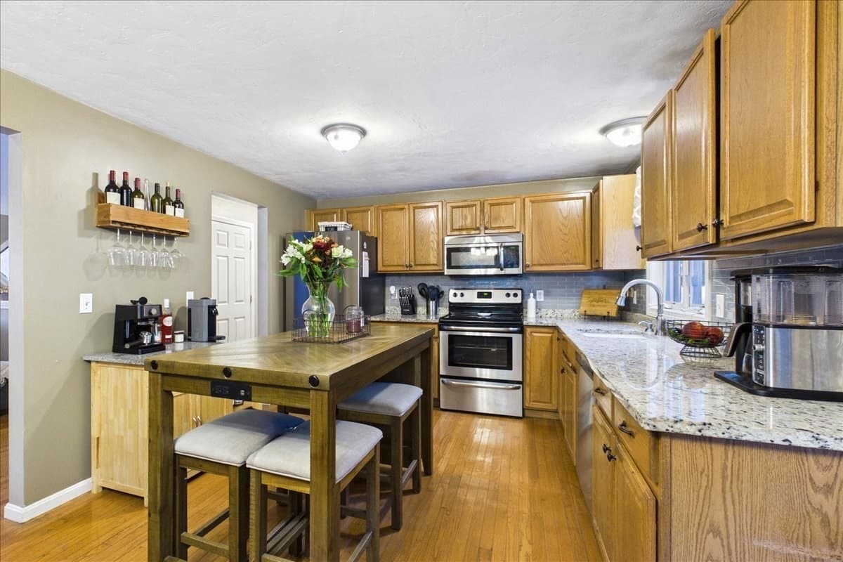 Single Family Residence at 15 Old Center St, Middleboro MA 02346, Middleboro, photo 5 of 42