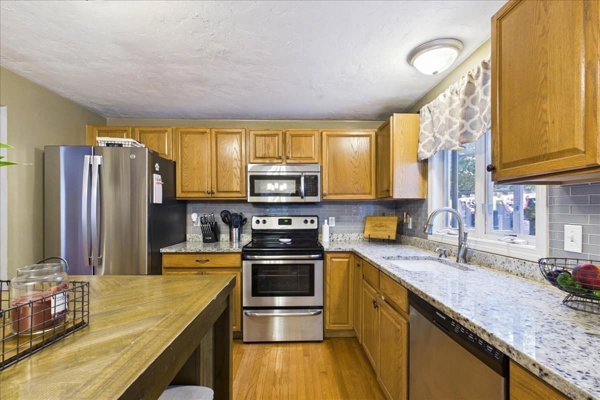 Single Family Residence at 15 Old Center St, Middleboro MA 02346, Middleboro, photo 10 of 42