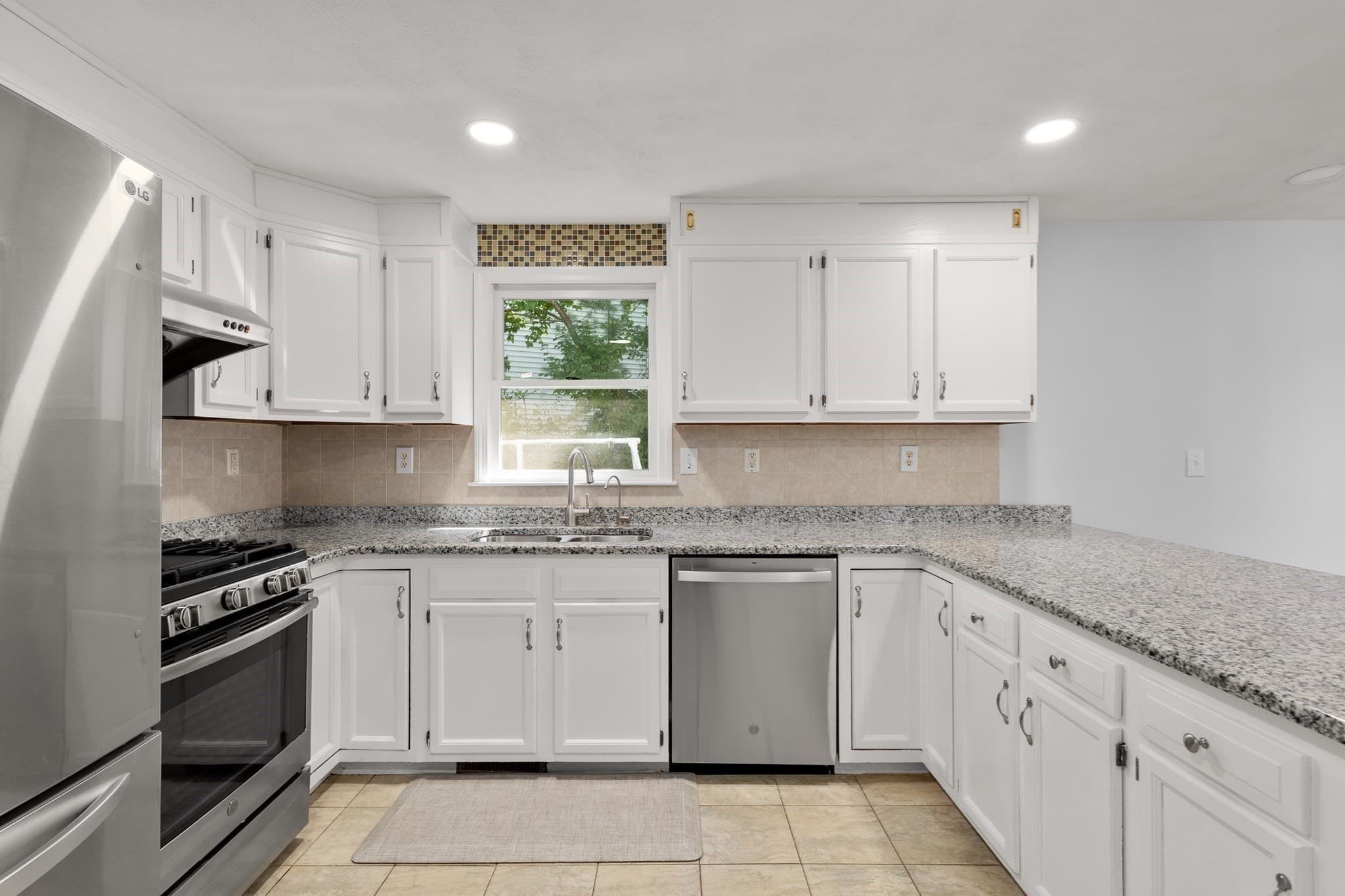 Single Family Residence at 20 Hatikva Way, Chelmsford MA 01863, photo 9 of 36