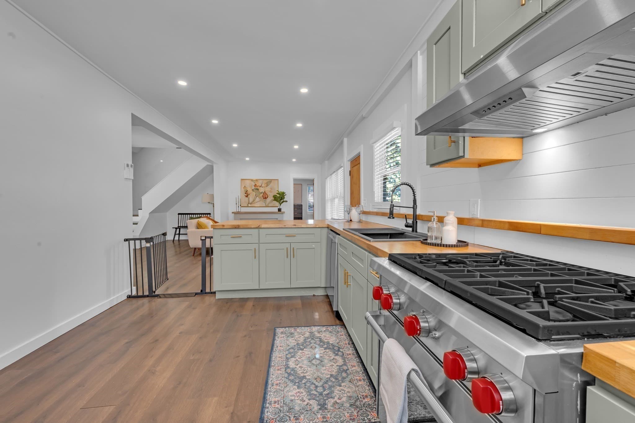 Single Family Residence at 335 Salisbury St, Worcester MA 01609, Worcester, photo 9 of 31